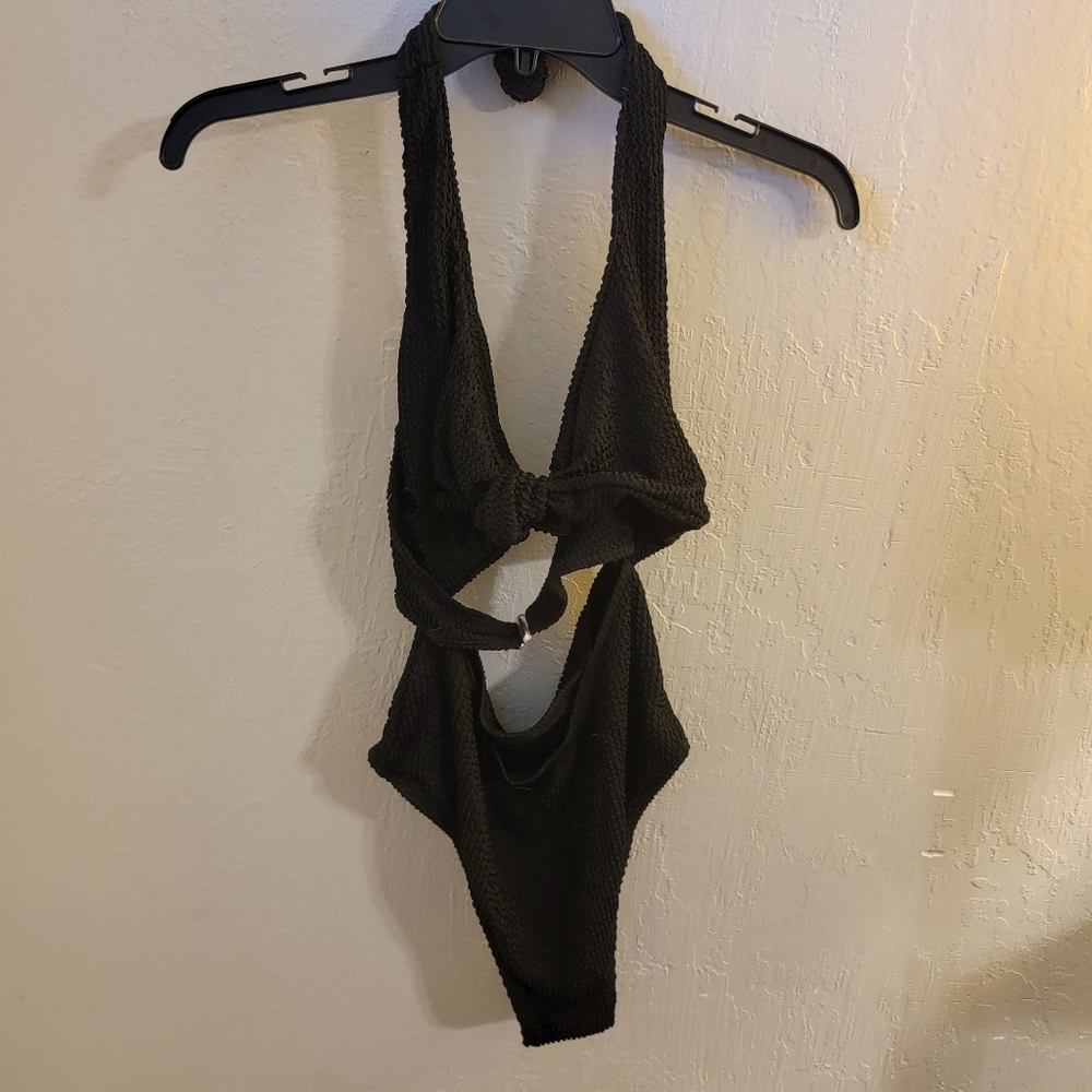 Black bathinsuit 1 piece
